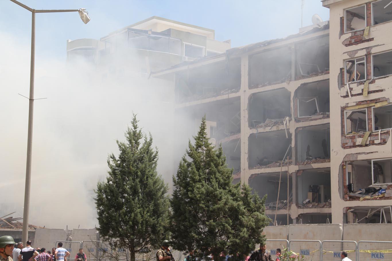 Midyat halkı bombalı saldırının şokunu yaşıyor Midyat halkı bombalı saldırının şokunu yaşıyor